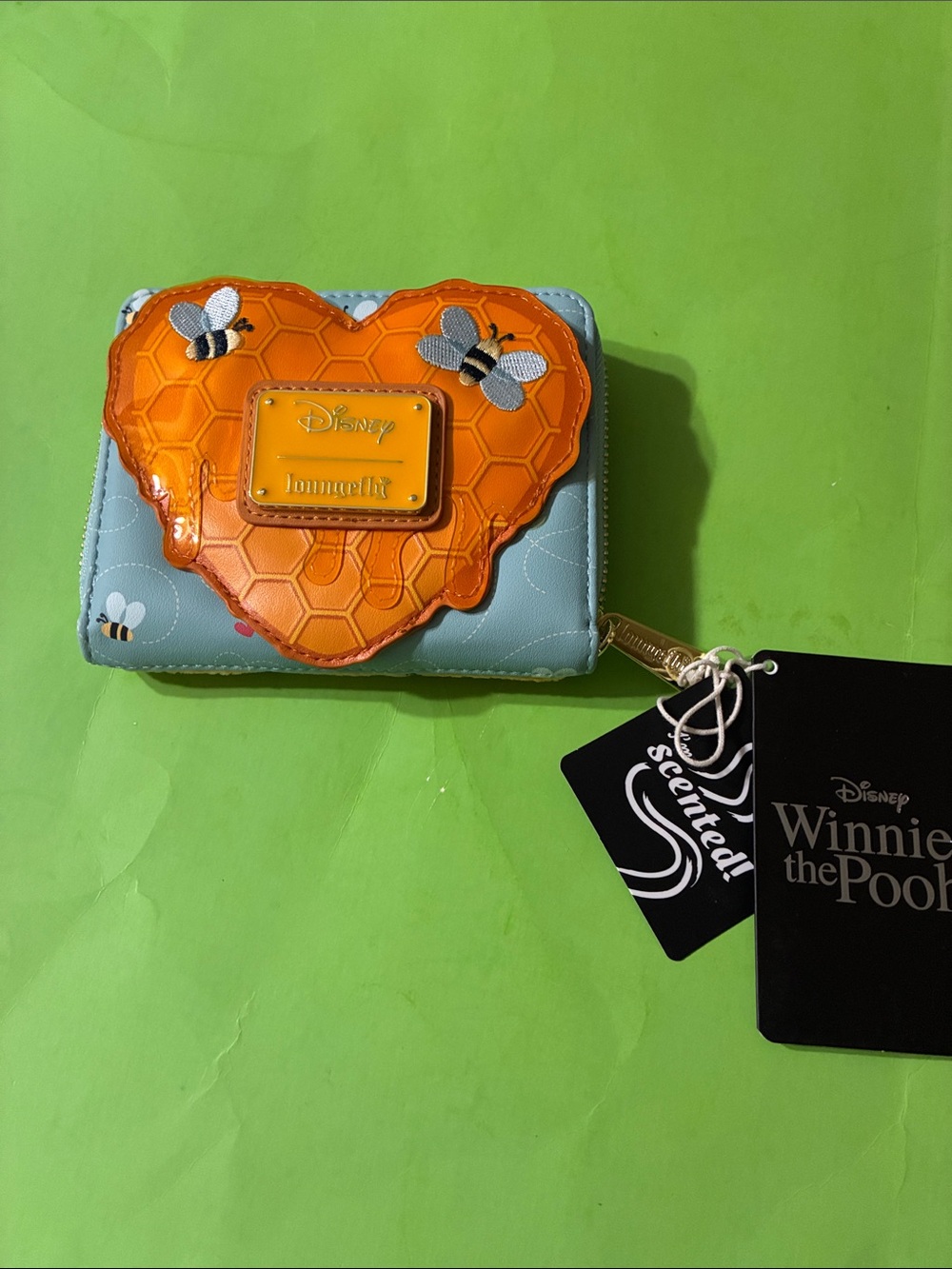Disney Loungefly - Winnie the Pooh Scented Wallet - Picture 2 of 10